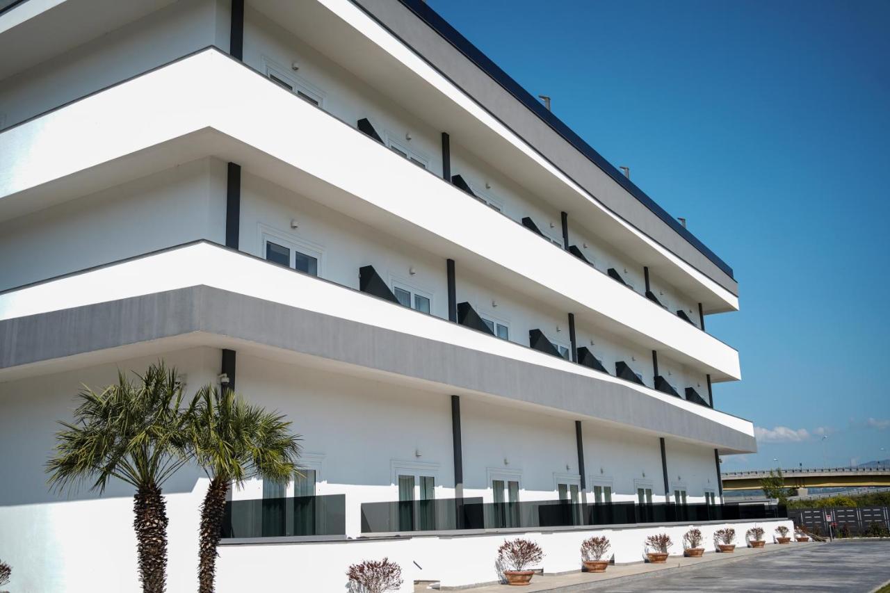 Pm Hotel كاتانزارو المظهر الخارجي الصورة