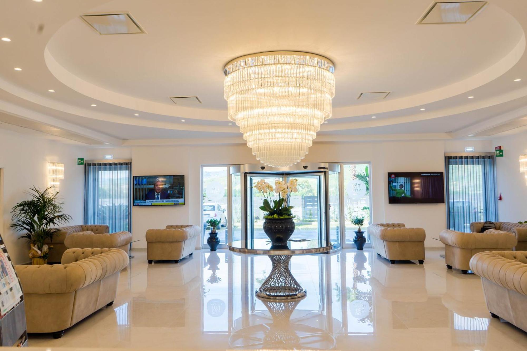 Pm Hotel كاتانزارو المظهر الخارجي الصورة