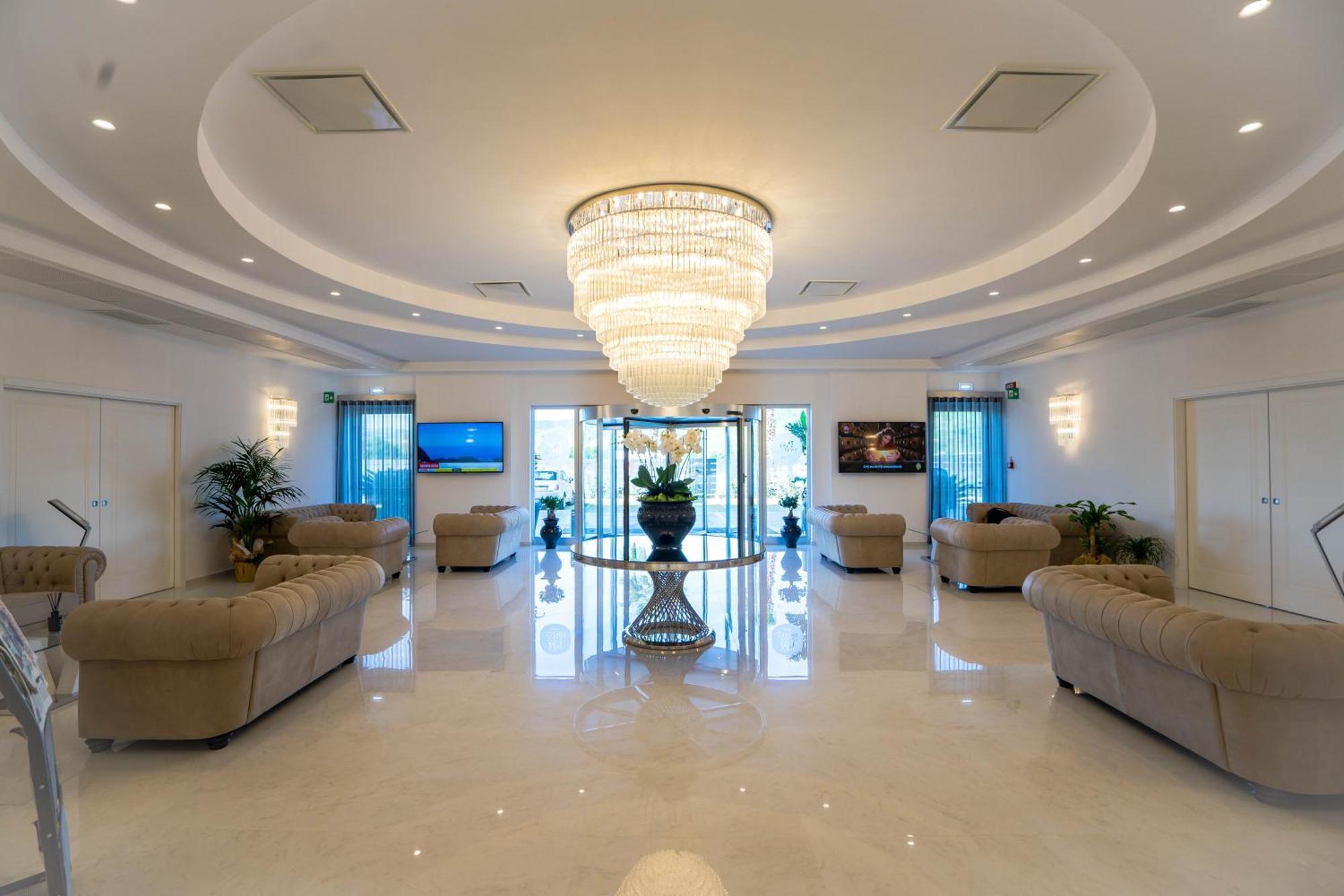 Pm Hotel كاتانزارو المظهر الخارجي الصورة