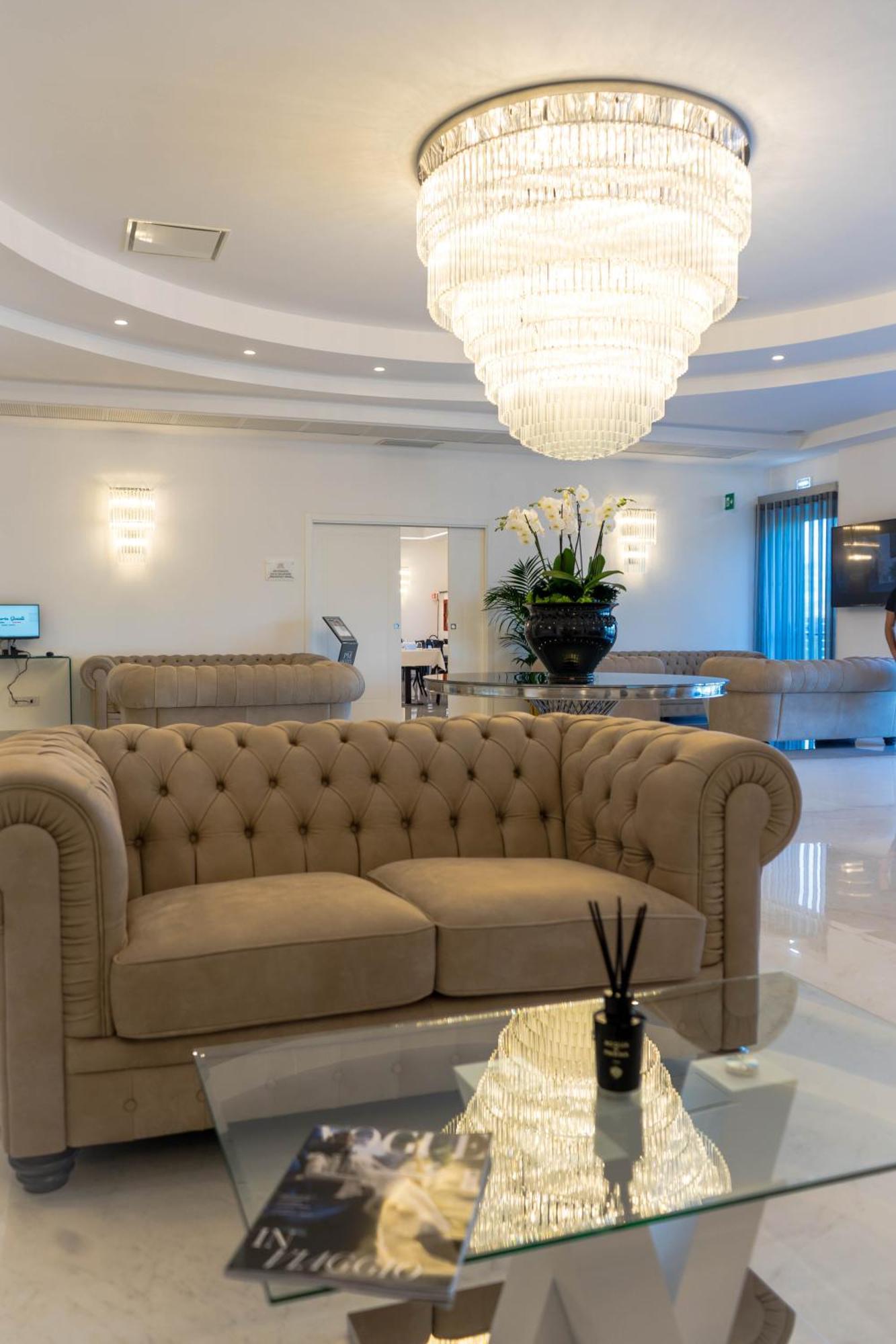 Pm Hotel كاتانزارو المظهر الخارجي الصورة