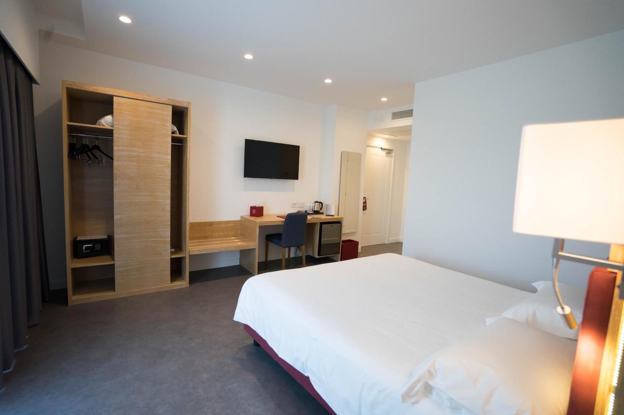 Pm Hotel كاتانزارو المظهر الخارجي الصورة