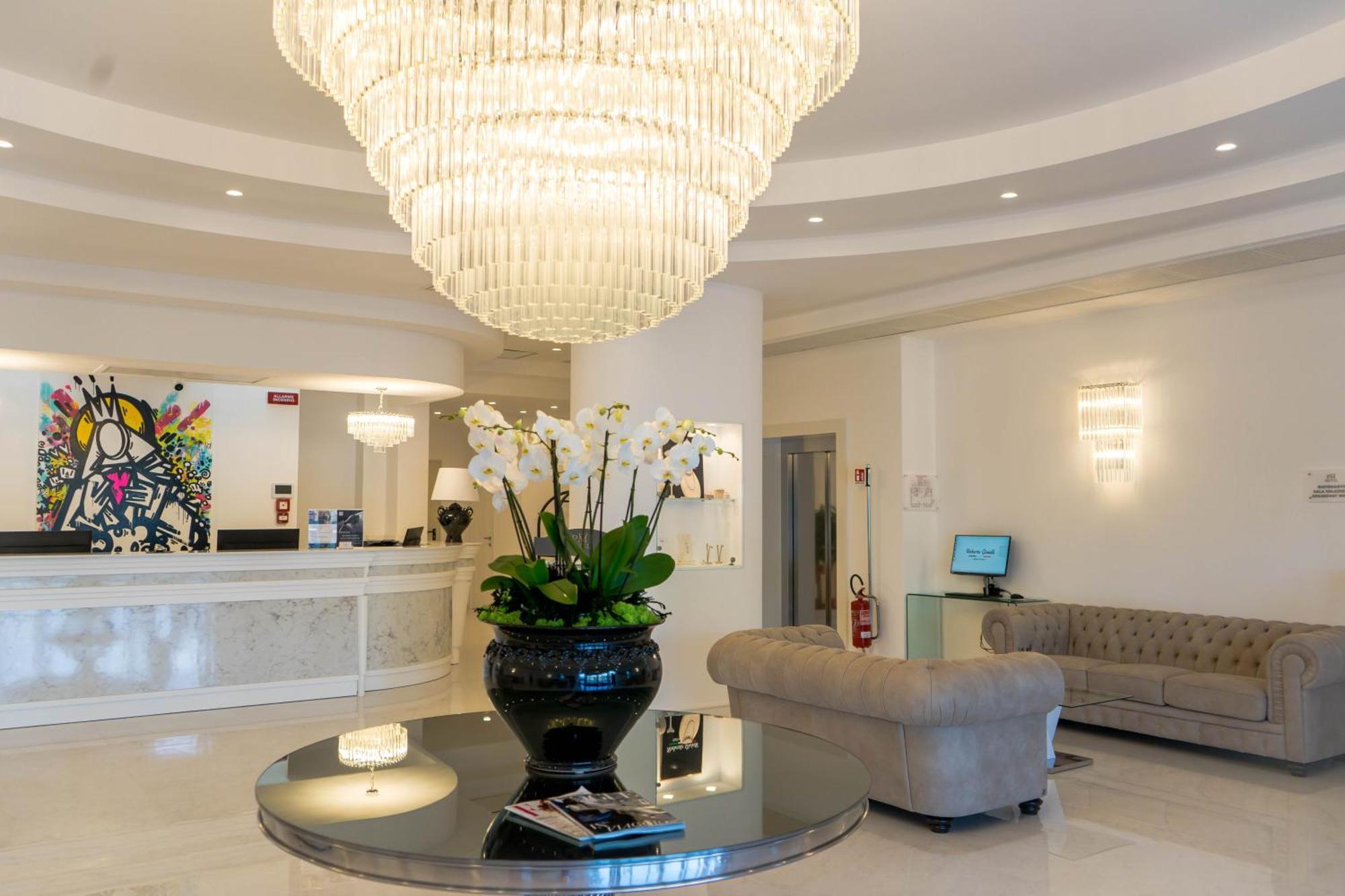 Pm Hotel كاتانزارو المظهر الخارجي الصورة